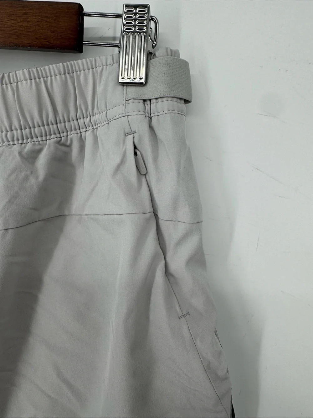 Skora Light Gray Men’s Quick Dry Athletic Running Gym Active Shorts Size Medium